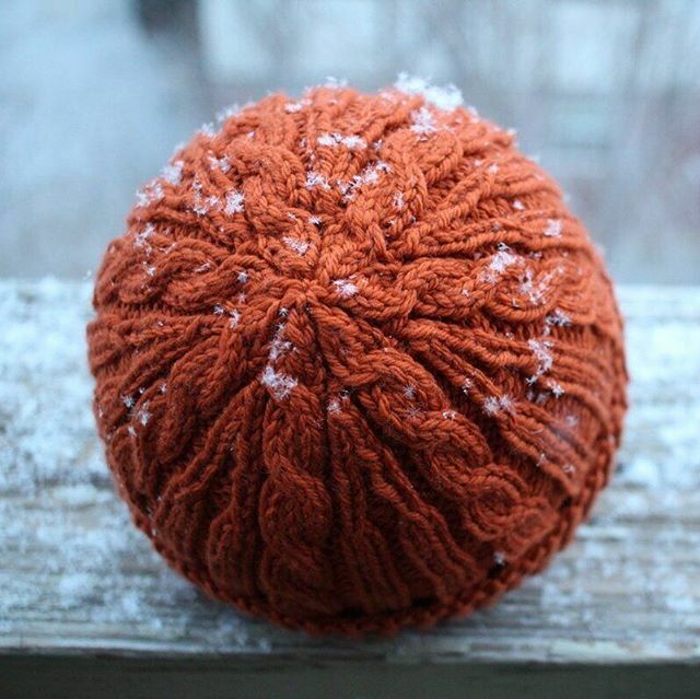 AprilKlich's tweet photo. It's Day 3 of the #fiberuarychallenge - something made in 2019! I made lots of things last year, but what I'm most proud of is my first #knitting pattern release after having a baby. This is the Old Friend hat. It started off as a hat for the husband, an… https://t.co/pQYRHwQ1oT https://t.co/zLwOrIeQBp