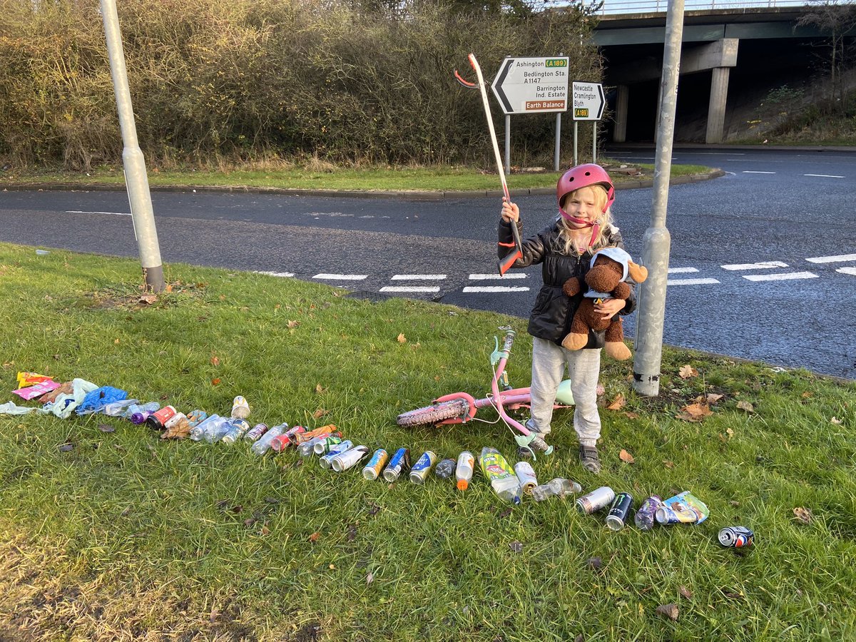 waddells74's tweet photo. A new word for the Oxford English Dictionary for 2020. Flingcar - A person who disregards the safety of others and the environment by flinging trash out of their vehicle windows. Flingcar’s can be found at junctions, traffic lights and all highways @DVLAgovuk #LoveNorthumberland https://t.co/Eq8DKDOIPc