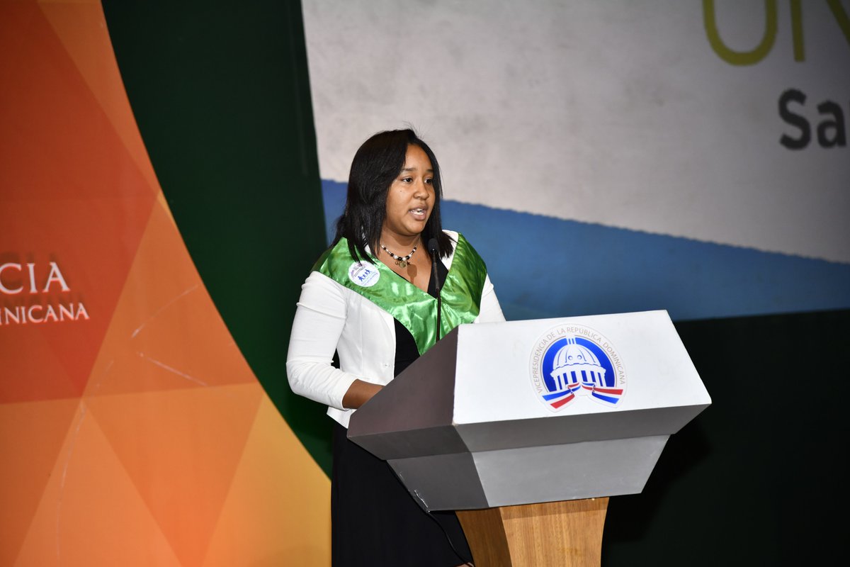 AnaDFiguereo's tweet photo. Felicitaciones a nuestra vicepresidente de la República, @margaritacdf por la graduación de 2075 jóvenes emprendedores, quienes a través del programa Progresando Unidos, se suman al desarrollo de la nación.

#ProgresandoUnidos
#VicepresidenciaRD
#INFOTEP https://t.co/Wvtli9376L