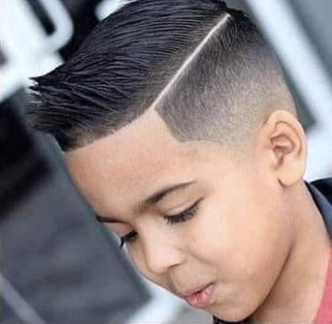 CauseWereGuys's tweet photo. 8 year olds haircuts now vs my haircut when I was 8 https://t.co/Ig4N7v9Kl1