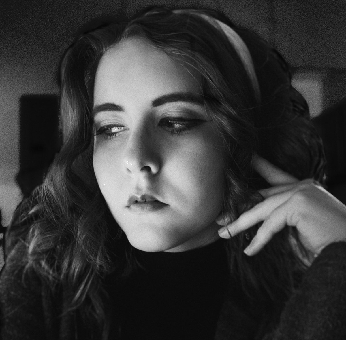 yoonierin's tweet photo. 🖤🤍“𝓨𝓸𝓾 𝔀𝓮𝓻𝓮 𝓫𝓸𝓻𝓷 𝓽𝓸 𝓫𝓮 𝓻𝓮𝓪𝓵, 𝓷𝓸𝓽 𝓹𝓮𝓻𝓯𝓮𝓬𝓽”🤍🖤

#ARMYSelcaDay #ARSD  @BTS_twt https://t.co/7vintD3lkL