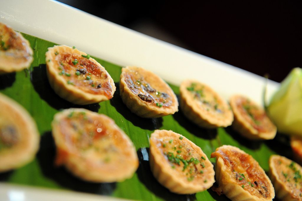 FoodDesignCater's tweet image. We're spending #MiniMonday snacking on these Mini Quiche's 😍 
.
.
.
.
#greenwich #westchester #longisland #rhodeisland #nyc #hamptons #fooddesign #catering #fooddesigncatering #instachef #chef #chefslife #foodie #instagood #foodporn #foodswag #foodfetish #foodstagram