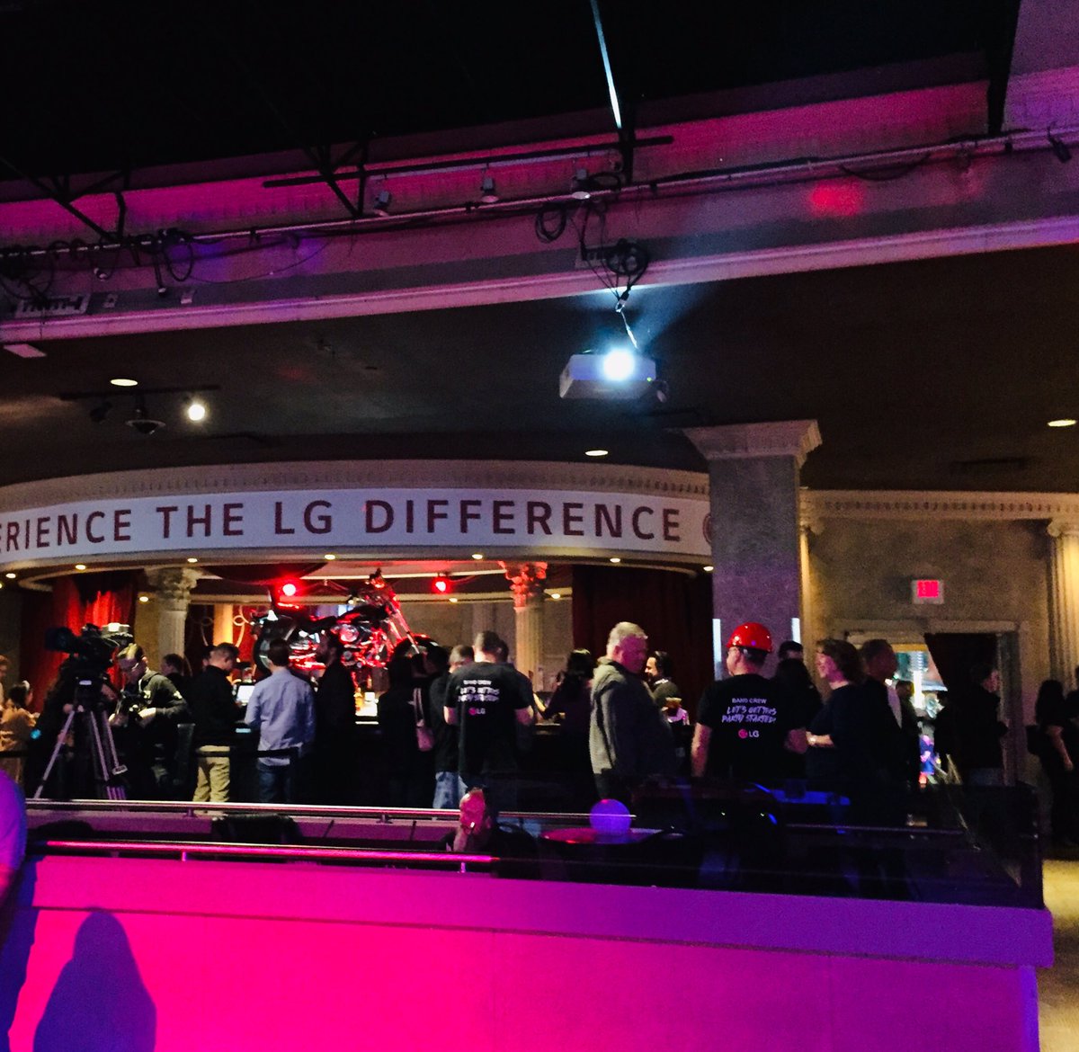 LGHVACUSA's tweet photo. The LG HVAC team is #GettingThePartyStarted at the Hard Rock Cafe Orlando! https://t.co/CWyBX2khro