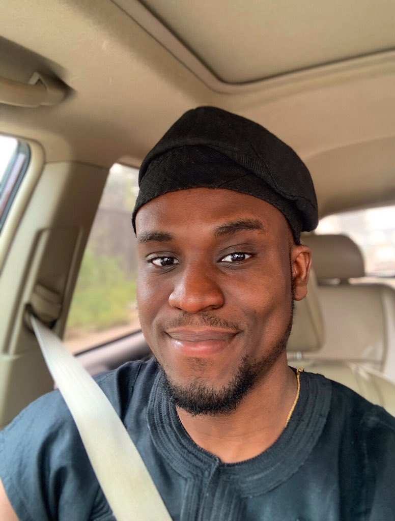 fepz_'s tweet photo. The face.                              The car. https://t.co/H3EHnLa596