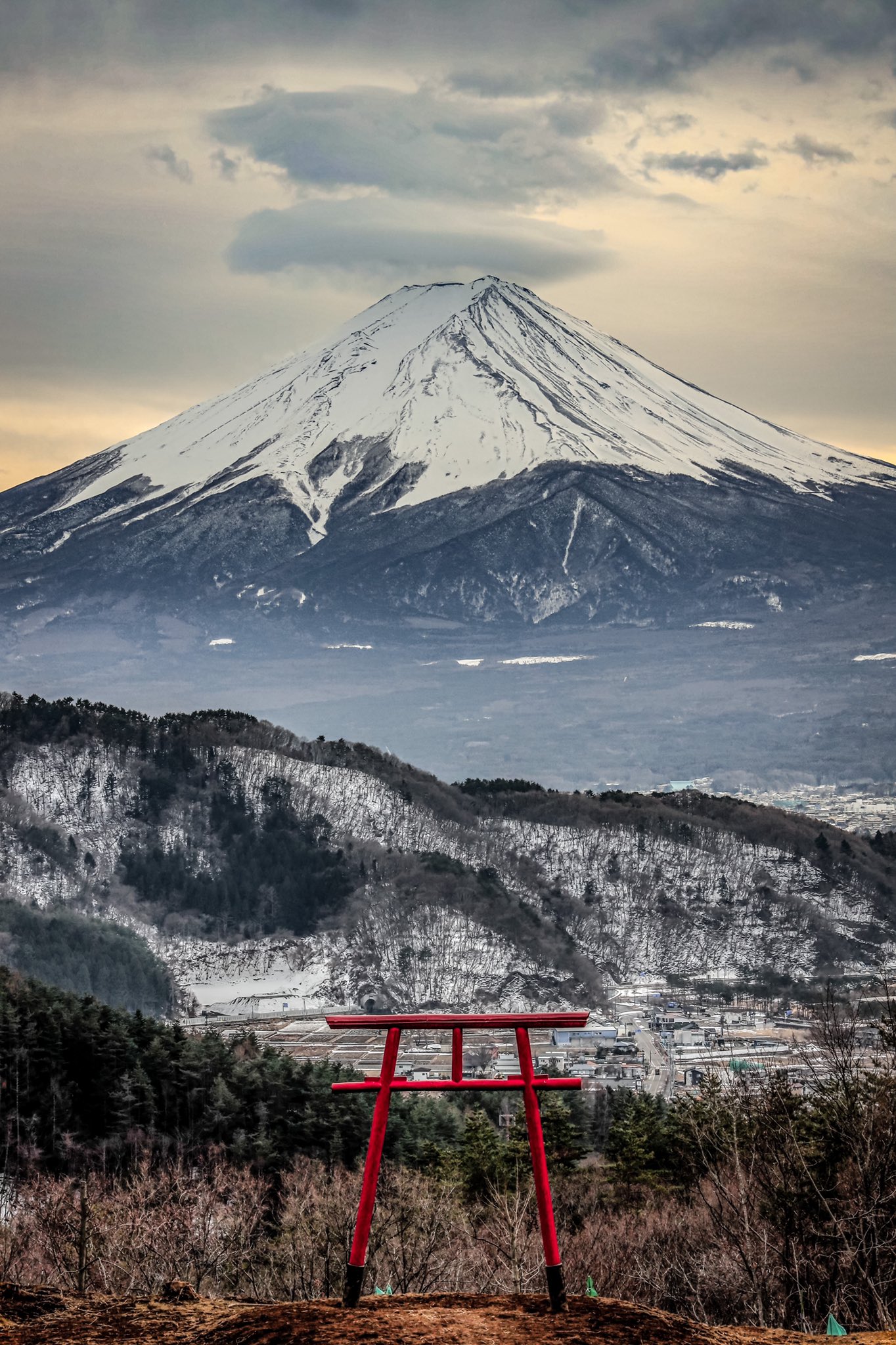 新富士山景 神気 橋向 真 撮る人にも見てる人にも 癒しを与えてくれるのが富士山 こんな事をもう7年もやってるけど いまだに富士山を見ては はぁ いいなぁー って思う 待ち受けにどーぞです 富士山 癒しの富士 T Co Ntmwwpebxe