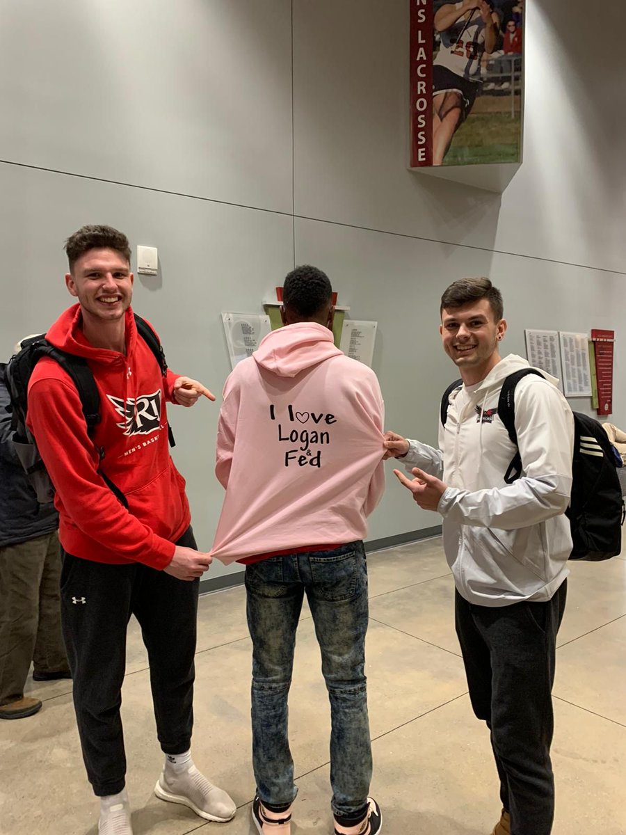 gallofede9's tweet image. L'affetto attorno a Rochester è incredibile... e anche @LEling8 è contento 😂 grazie a @khylinbarton per questo regalo pazzesco 🔥#RochesterWarriors #DreamBig #BigDreams #basketball