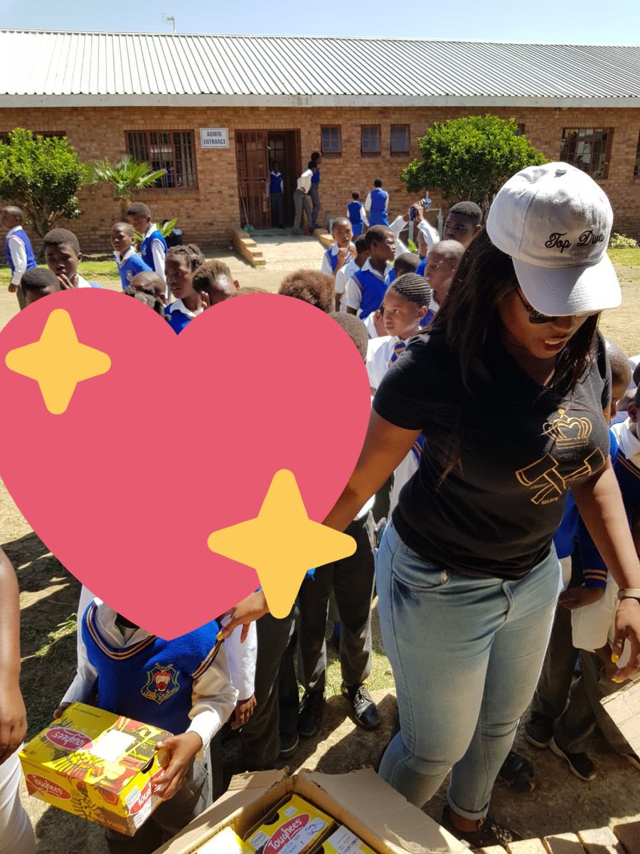 Nomaloe's tweet photo. So today was the day we delivered our collection to the needy 🥰♥️ a smile goes a long way. #MakgolokweTrust did it again ♥️ https://t.co/QbPFk2DkAY