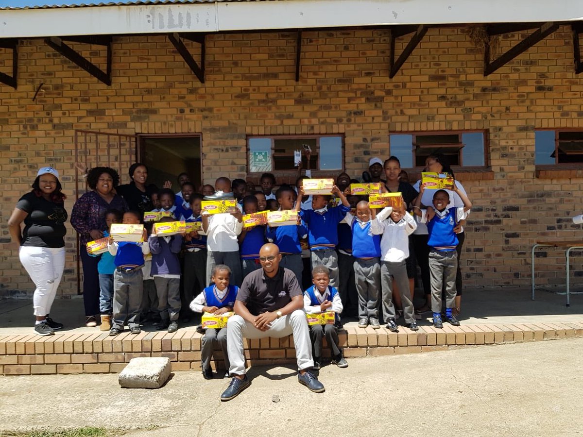 Nomaloe's tweet photo. So today was the day we delivered our collection to the needy 🥰♥️ a smile goes a long way. #MakgolokweTrust did it again ♥️ https://t.co/QbPFk2DkAY