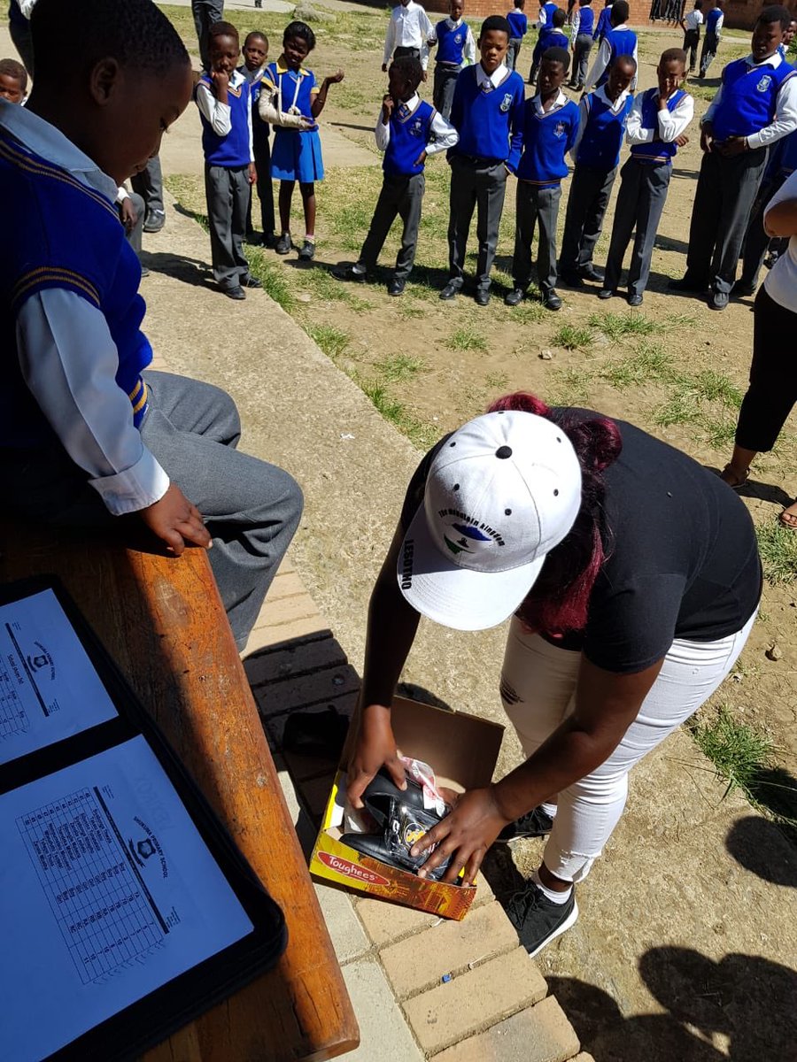 Nomaloe's tweet photo. So today was the day we delivered our collection to the needy 🥰♥️ a smile goes a long way. #MakgolokweTrust did it again ♥️ https://t.co/QbPFk2DkAY