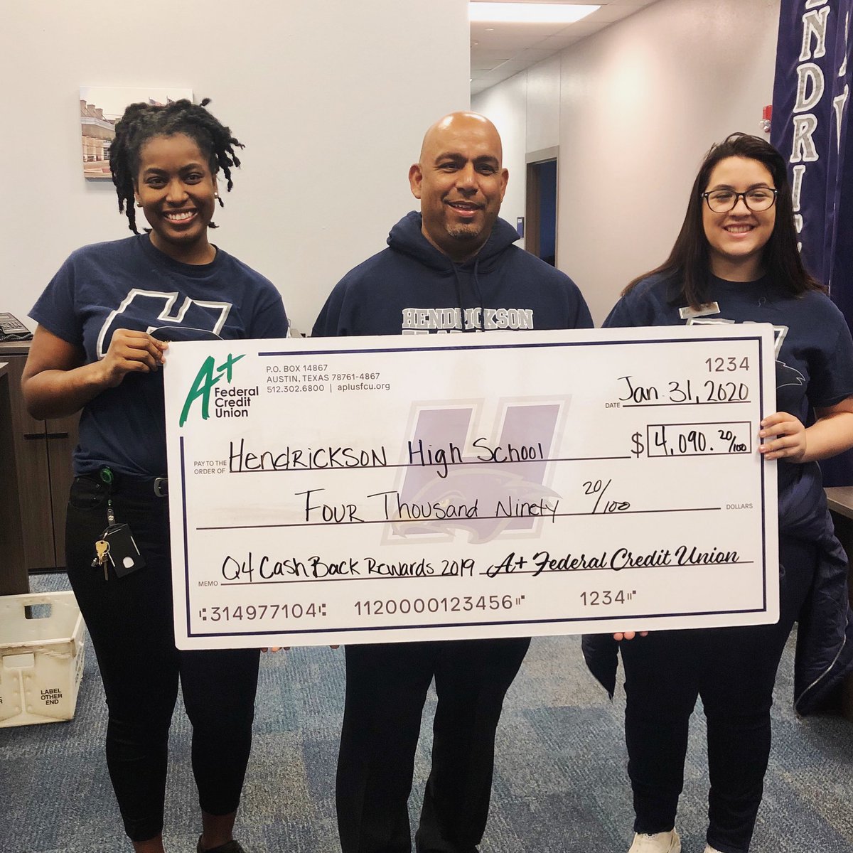 aplusfcu's tweet photo. Our Hendrickson High School branch presented the 2019 Q4 cash back rewards today! @pfisd
#aplusfcu #HendricksonHS #HawkNation #PflugervilleISD https://t.co/aQvgxPJnFY