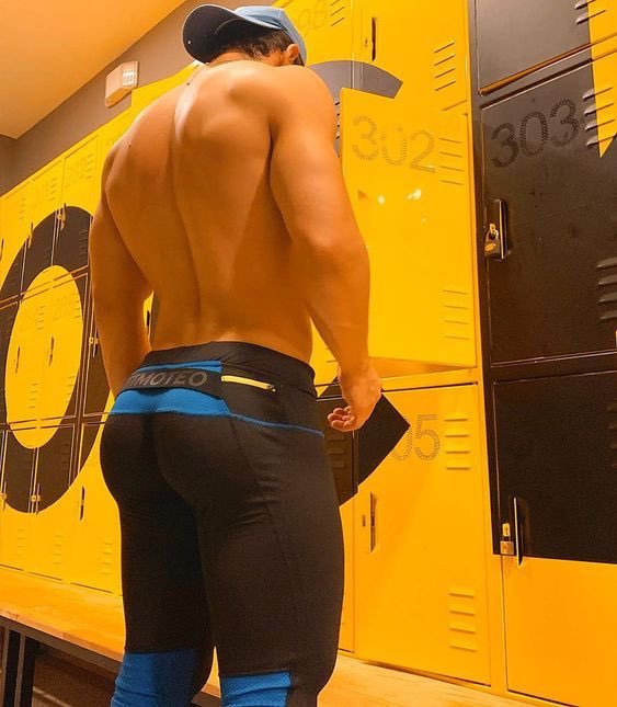 Freeballwales1's tweet photo. Wow! 😍😍 #asscandy #lycra #abs #cycling #fitnessmodel #bulge #fratboys #hornyinpublic #gymbulge #muscle_woof #MUSCLEGOD #locker #bubblebutt #fitguys #muscle #horny https://t.co/7aq7GSxOAN
