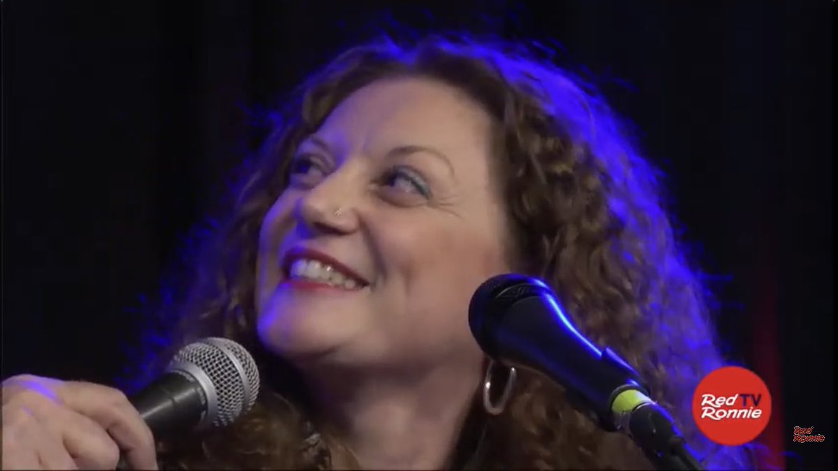 RoxyBarFans's tweet photo. Ogni lunedì sera al #BaroneRosso di @RedRonnie scopriamo nuovi talenti... Stasera nella speciale versione #BaroneROSA a stupirci sono splendide artiste che danno voce all’universo femminile. Ora è la volta di #EleonoraBianchini.
Segui https://t.co/Y8dai25w7C 👈#IononguardoSanremo https://t.co/bz8rxdnOoB