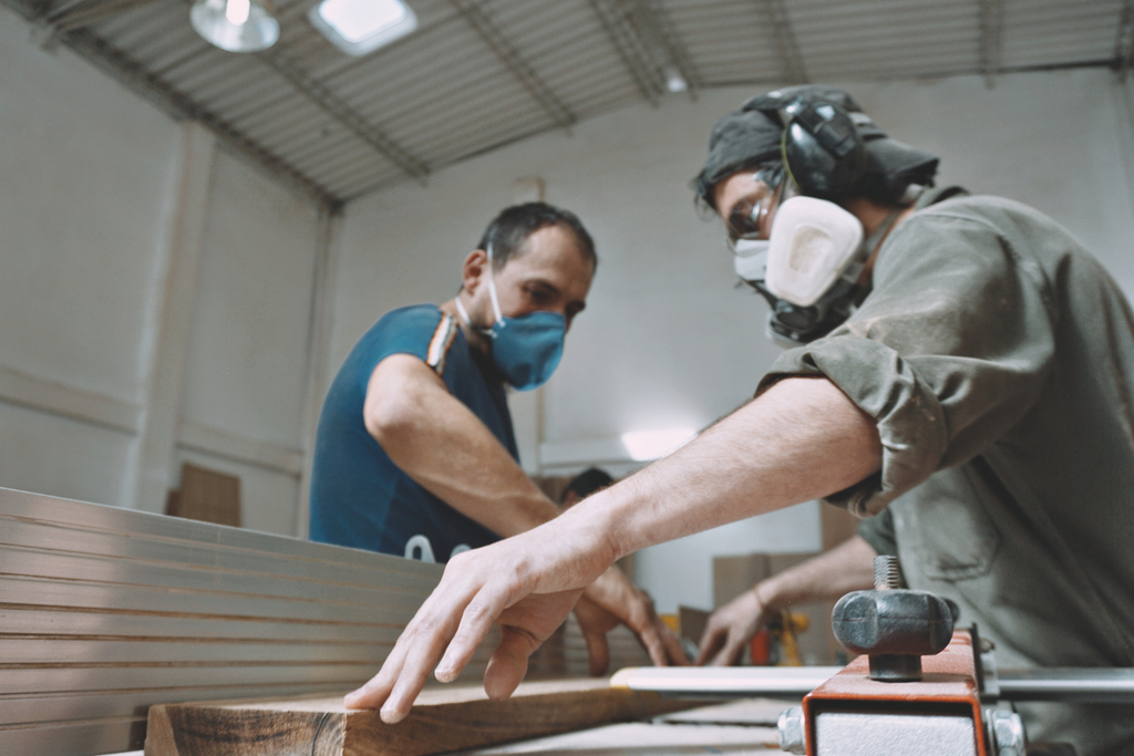 CapitalDesignBo's tweet image. Con muchos proyectos avanzando, se va terminando la tarde en el taller. 🔝

capitaldesignbogota.com