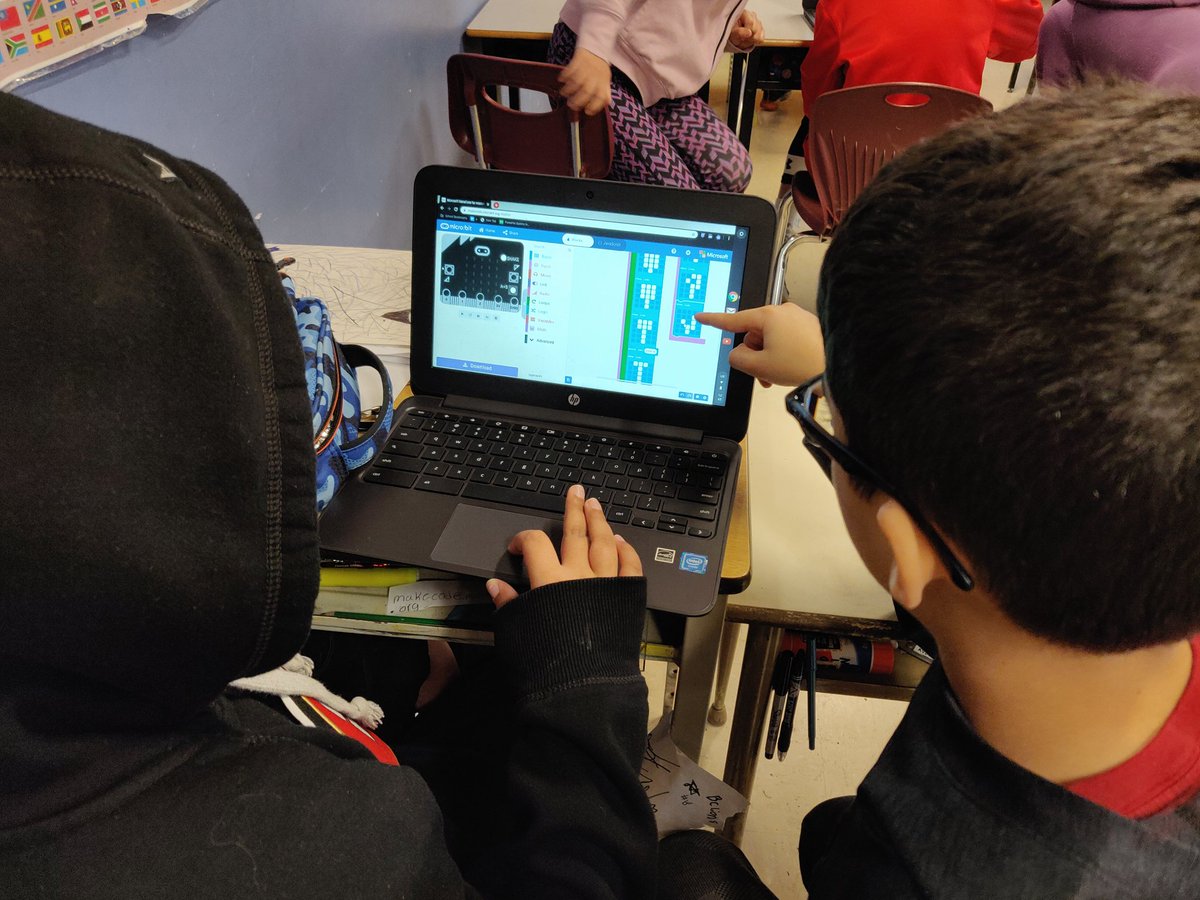 terrencelim61's tweet photo. Coding with microbits in div 3 &amp; 4 @hillcreststars thanks @KidsCoding @SD61Learn for the opportunity! https://t.co/YefHYoN2qP