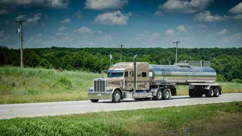 Midwest Peterbilt offers a paid internship program for diesel technicians in Nevada and Iowa who need training and experience. Learn more about the program on Diesel Tech Jobs!
bit.ly/31lbWln

#DieselTechJobs #DieselMechanics