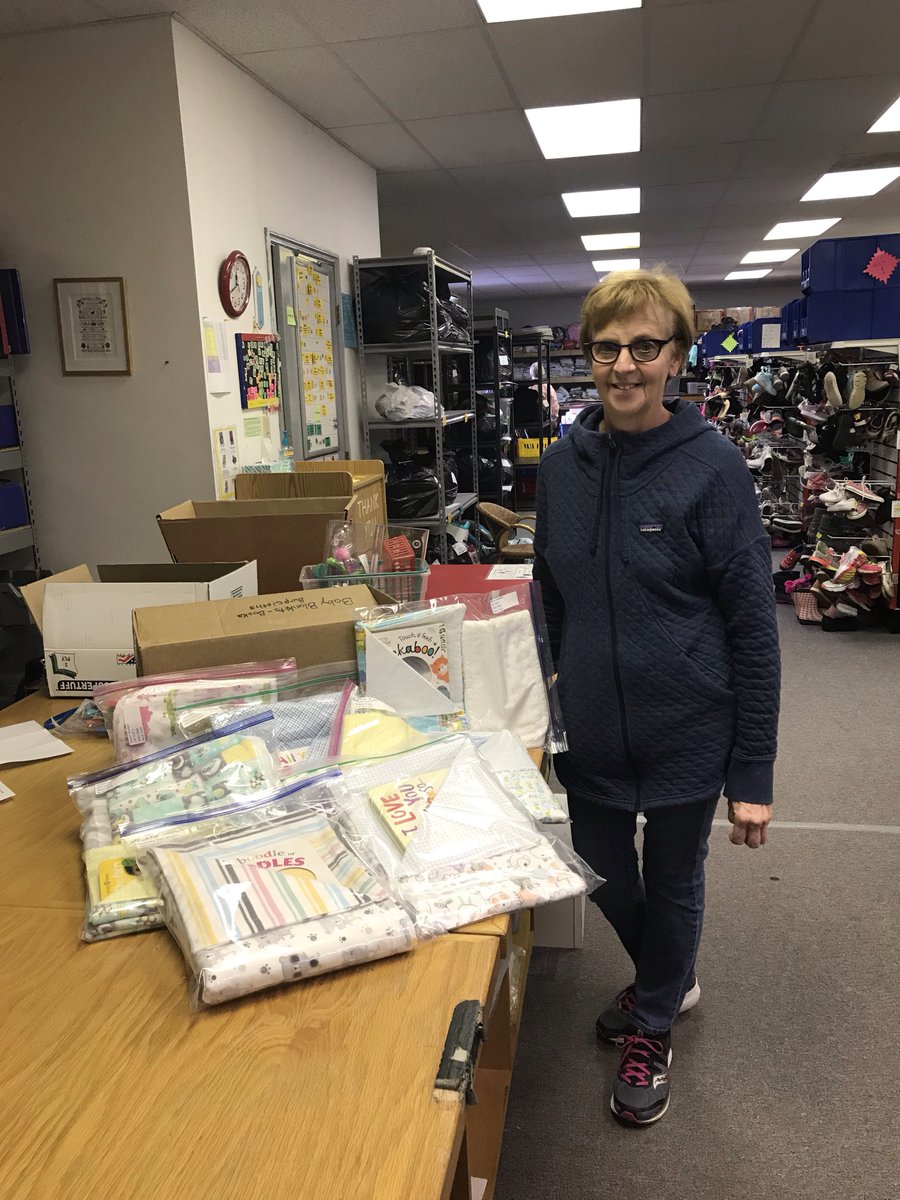 Linda stopped by with a beautiful donation this Monday morning. She made kits for children with books, homemade blankets and burp cloths. What a nice surprise to start off the week! ❤️