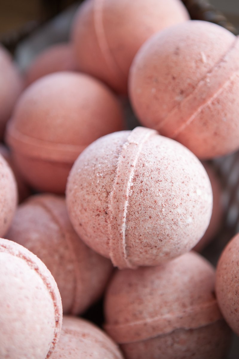 OldWhalingCo's tweet photo. February bucket list: Have a long, relaxing soak in a pink bath 💕💖All you need is one of our Seaberry &amp; Rose Clay Bath Bombs: https://t.co/m2KtPiPFi1 https://t.co/Lfl8KxD85n
