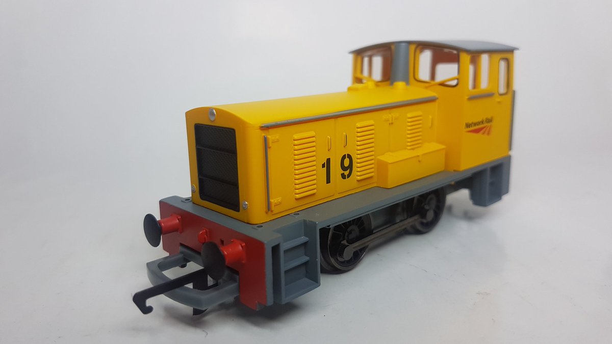 Ontherails2's tweet photo. Sunrise is earlier.🌄
Sunset is later.🌅
The days are getting longer.🕑
Daffodils are coming up. 🌱
Have something yellow. 😄💛
#tmrguk #littleloco https://t.co/NQg6IUtSYW