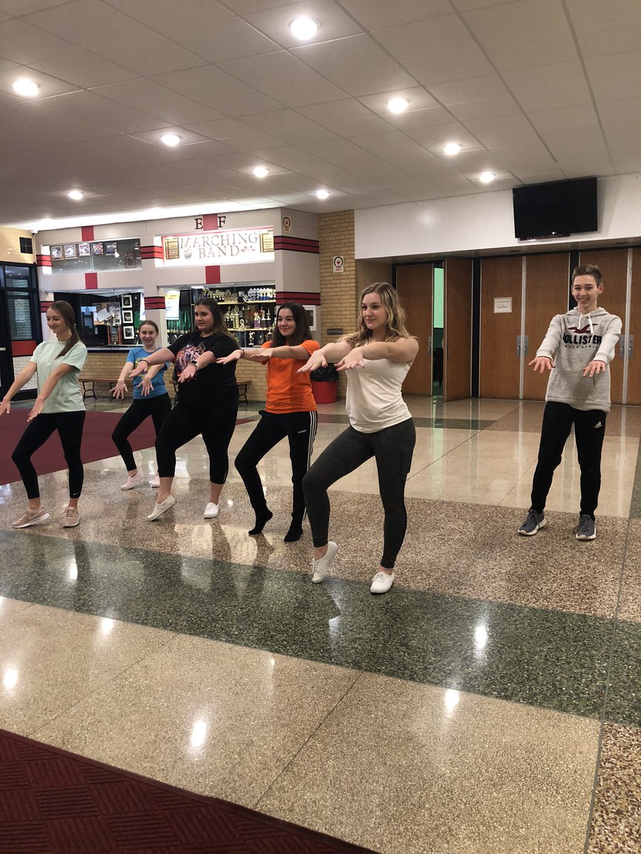 EFTheaterArts's tweet image. Our cast is hard at work to bring The Drowsy Chaperone to life!