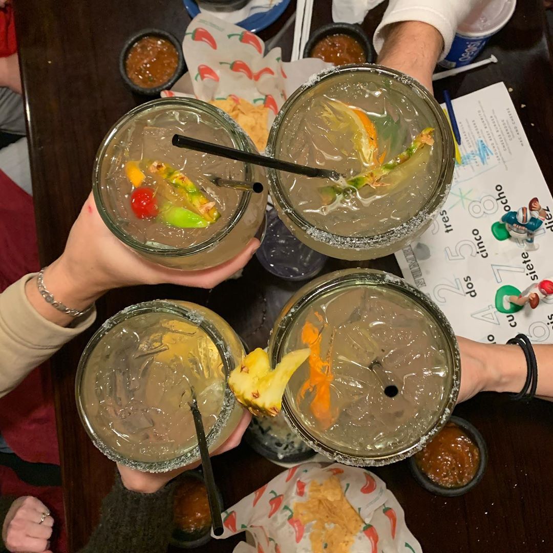 Kmachosofficial's tweet photo. Who's in your Margarita gang? Tag your besties! #KMachos #latergram #repost @katie_grover
โข
(Please drink responsibly)
#overlandpark #olathe #enchiladas #tacos #quesadilla #margaritas #kceats #kansascity #kc #kcmo #missouri #midwest #family #thankful #mexicanfood https://t.co/twfdjX6WzH