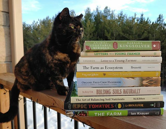 meowmeow has got alot of reading to do before spring arrives!
.
time to cozy up to a good book; and spruce up our knowledge on all that is #organicfarming - planting, growing &amp; eating all included! ;) .
.
#ffarmerffrench 
#cookstowngreens ✌💚🌱🌾🚜🐱 ift.tt/2GPqBvz