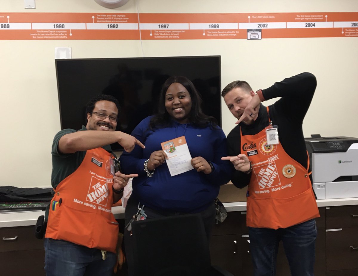 Celebrating Dajah for all her work across the entire front of the store!!! ⁦<a href="/ParkvilleHD2577/">Pleasantville</a>⁩ ⁦<a href="/Ingram5Curtis/">Curtis Ingram</a>⁩ ⁦@BdixonTHD⁩ ⁦@TimSmith_2577⁩