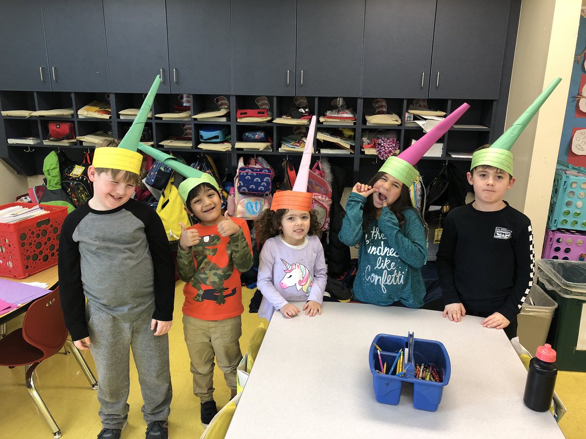 MrsMillerNPSD's tweet photo. Today we made fact hats to share the information we have been learning about narwhals! #npsdfdk #authors @kulpelementary https://t.co/sQhub62pzo