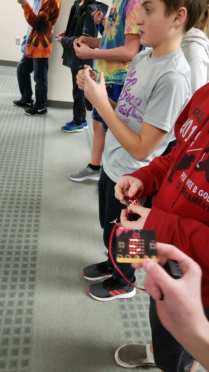 Spartan Cybers are playing red light green light on their custom coded Microbits #learnbps