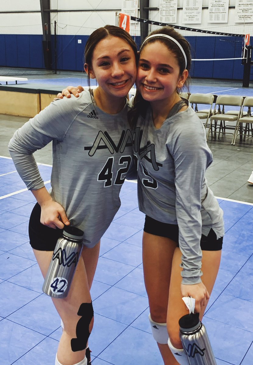 kelsey1215_'s tweet photo. went 5-1 this weekend with my girls! first in silver bracket!! 💞 hard work really does pay off! #avafamily #15power https://t.co/WD10GZwRls