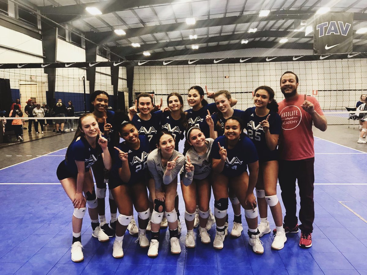 kelsey1215_'s tweet photo. went 5-1 this weekend with my girls! first in silver bracket!! 💞 hard work really does pay off! #avafamily #15power https://t.co/WD10GZwRls