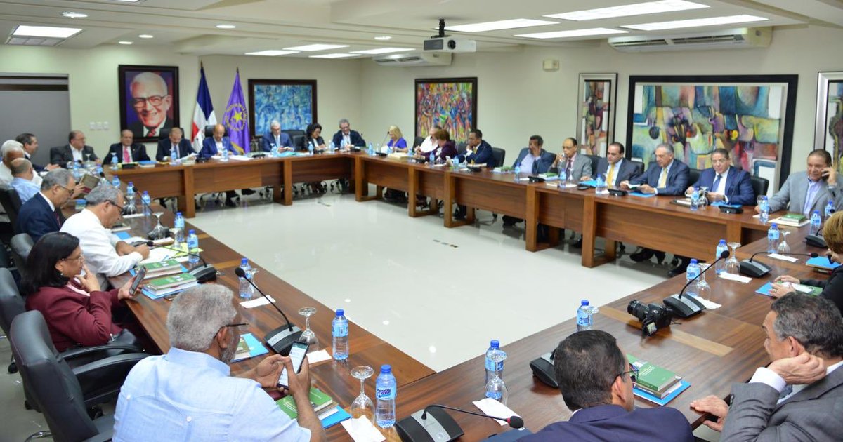 ElicFernandez's tweet photo. Inicia Reunión del Comité Político del PLD con la presencia del Presidente @DaniloMedina . - #ReunionCPPLD https://t.co/opGMTqnVuX