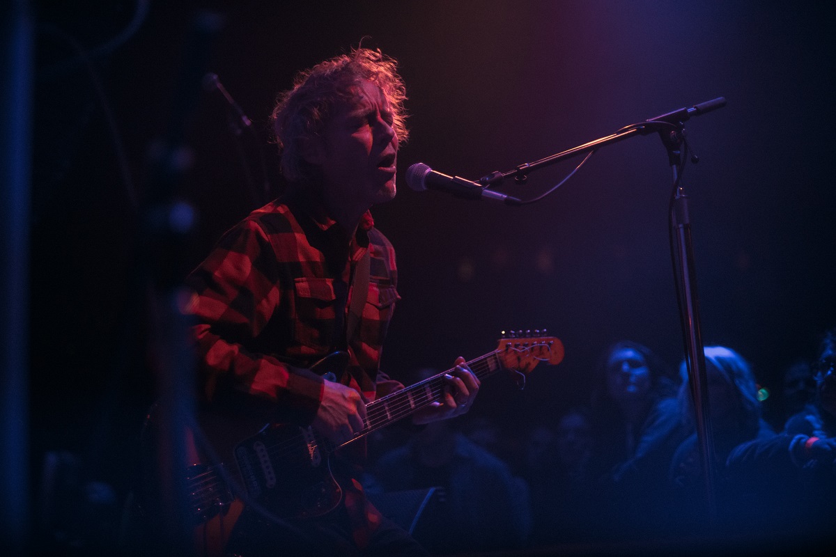 Alan Sparhawk sings and plays guitar