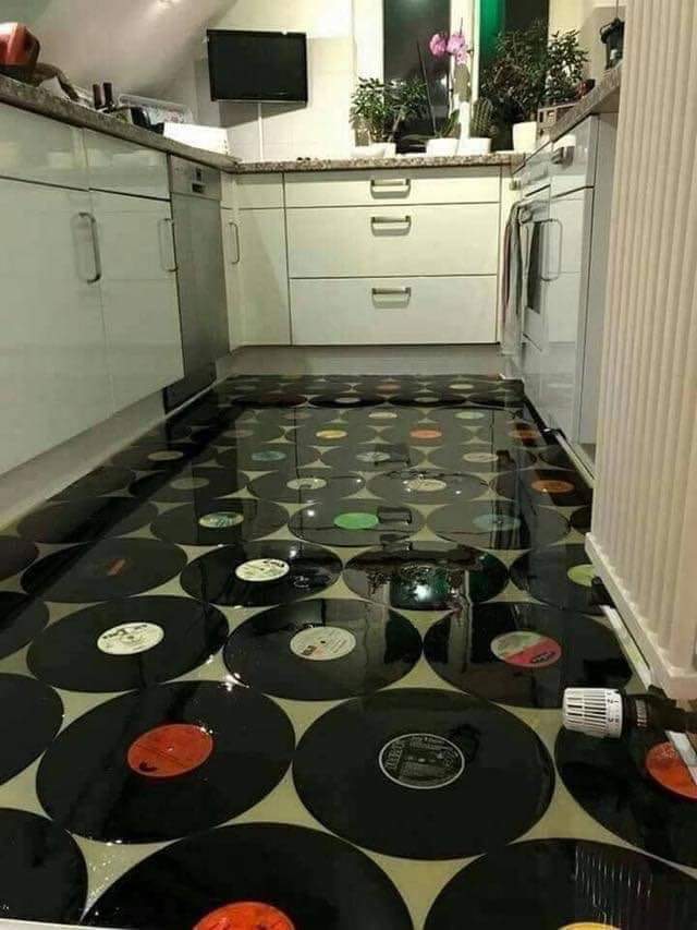 RealJudgeJules's tweet photo. If Carlsberg did kitchens. https://t.co/kDn4p5qczf