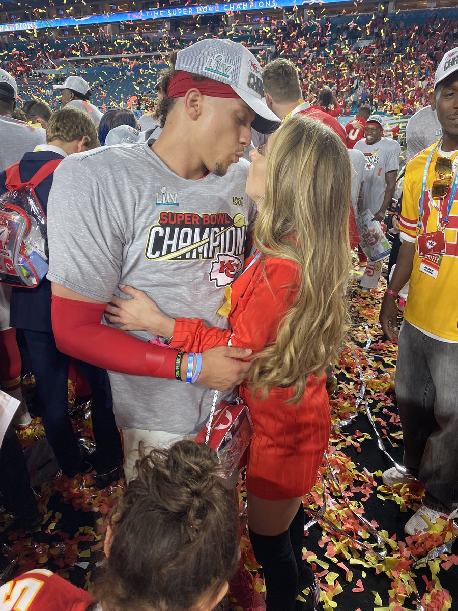BrittanyMahomes's tweet image. This is my person, and he deserves every ounce of this ❤️💛🥰  @PatrickMahomes