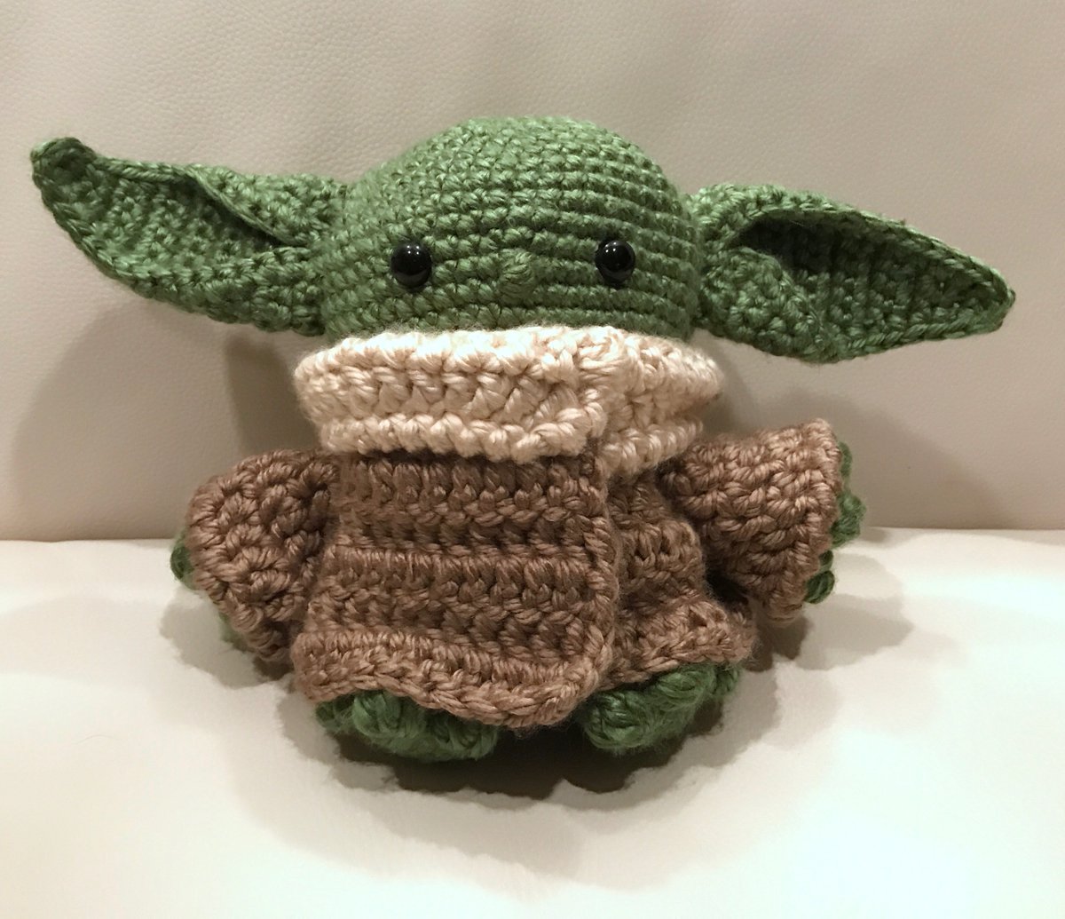 SithLordAlex's tweet photo. My mom made a "Baby Yoda" for my sister!! It looks amazing!!🙌🏽 https://t.co/N7sdQI2fu2