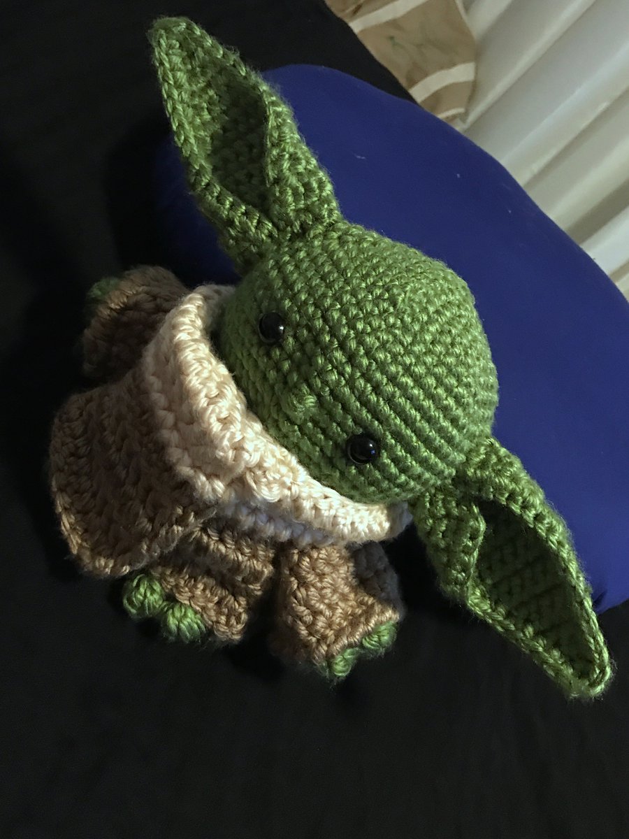 SithLordAlex's tweet photo. My mom made a "Baby Yoda" for my sister!! It looks amazing!!🙌🏽 https://t.co/N7sdQI2fu2