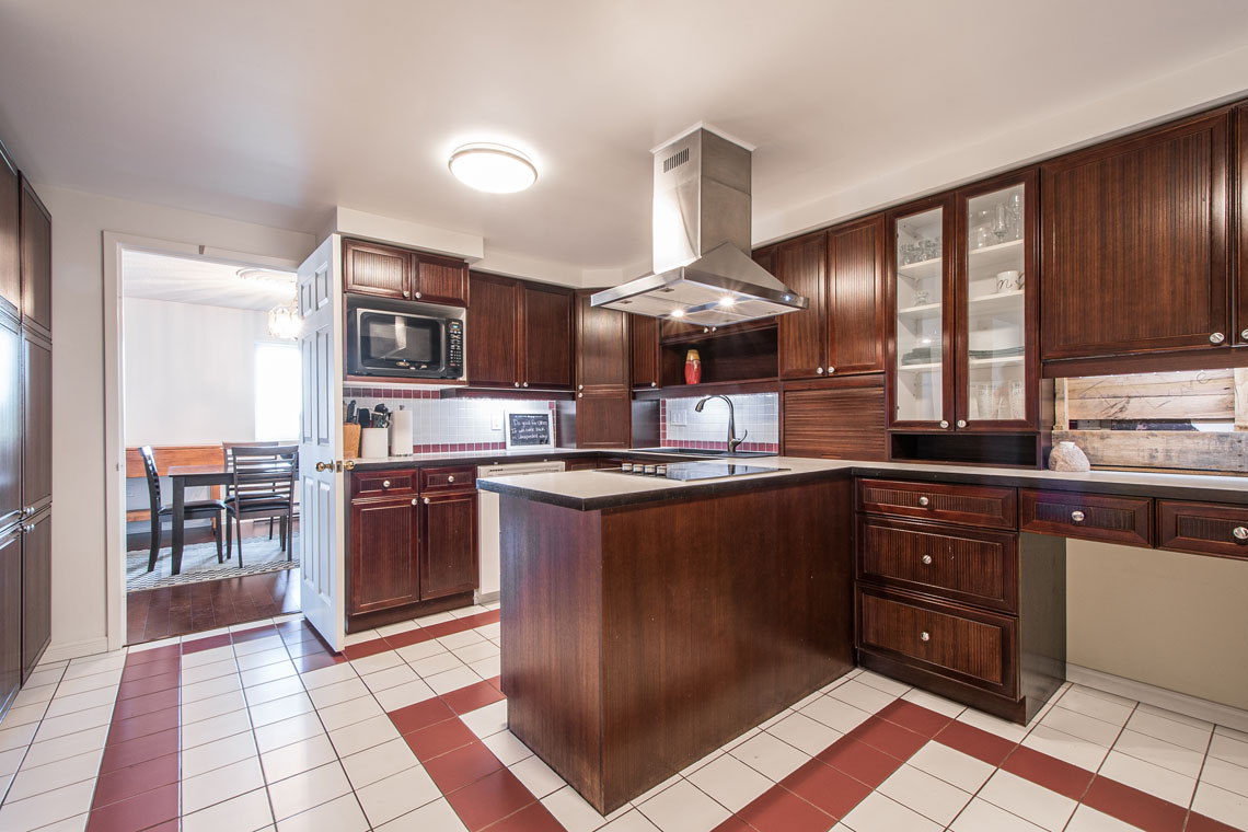 What’s the best way to get a feel for the essence of a home? Go to the kitchen. At this property you’ll find one that’s much larger than what you might expect in an average condo!

parachuterealty.ca/index.php/List…