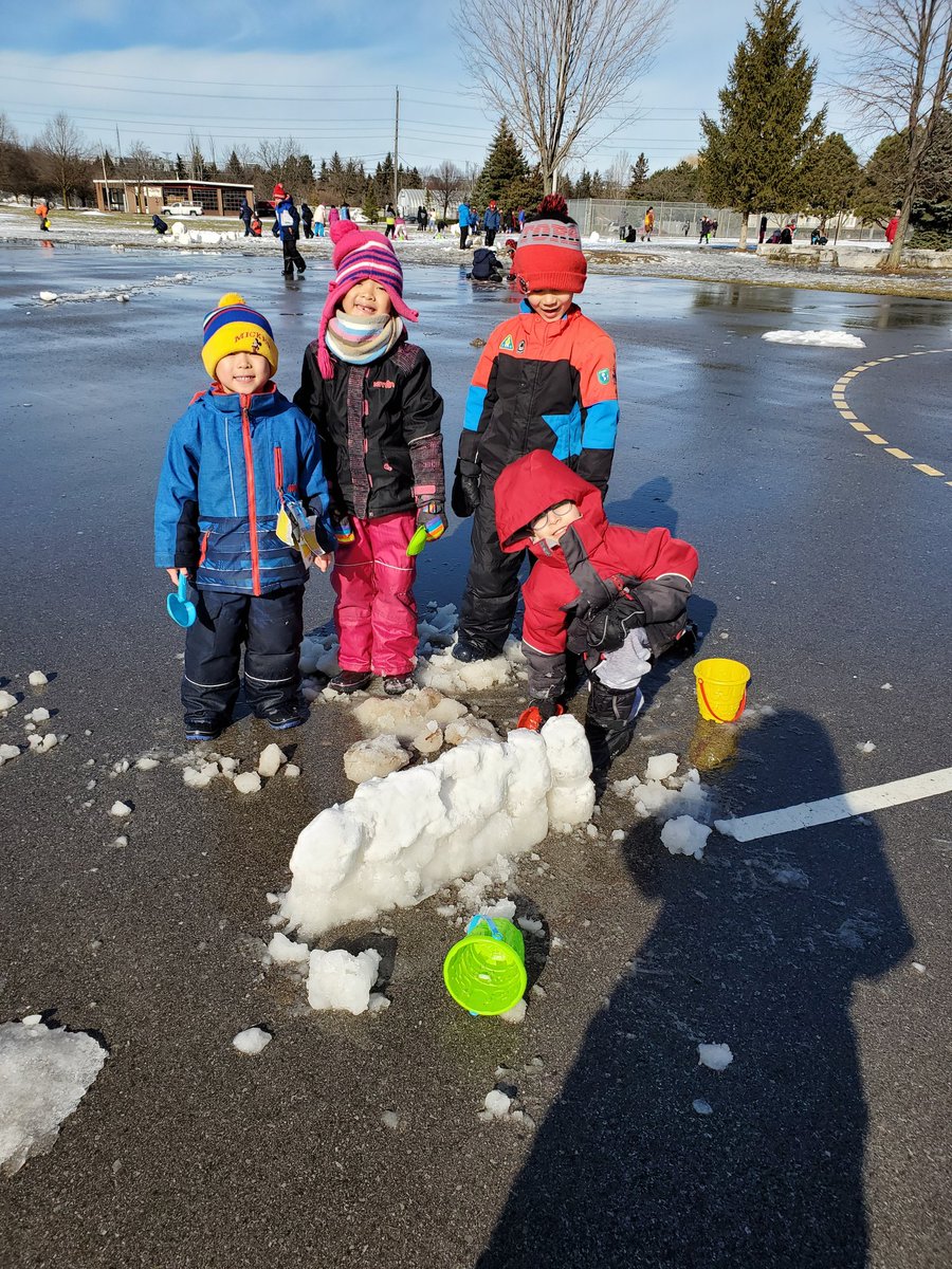 PsBayview's tweet photo. Even with just a teeny tiny bit of snow, our Grade 1 and 2 classes loved experimenting with their new pails and shovels! #snowcastles https://t.co/0rPo0TRCJD