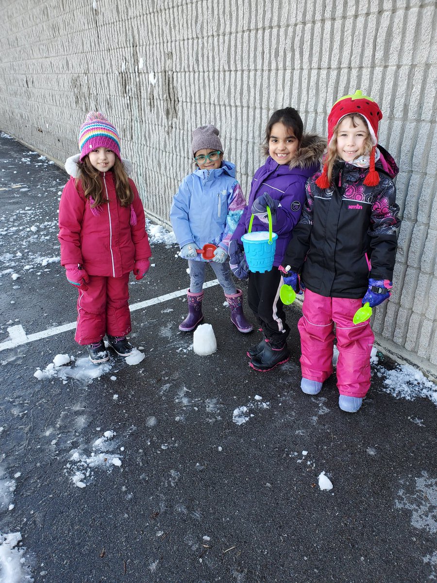 PsBayview's tweet photo. Even with just a teeny tiny bit of snow, our Grade 1 and 2 classes loved experimenting with their new pails and shovels! #snowcastles https://t.co/0rPo0TRCJD