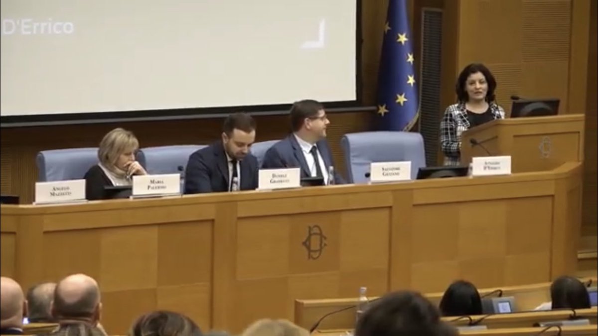 annaljsa's tweet photo. Media education: più consapevolezza, più opportunità, più futuro.

Bello poter portare a @Montecitorio l’esperienza di #FigliVirtuali (@ediz_erickson) e parlare di #DigitalEducation. 

#pasocial

🔗 il link al video degli interventi del mio panel https://t.co/6xRfGgsBNr https://t.co/uK7QFJf79W