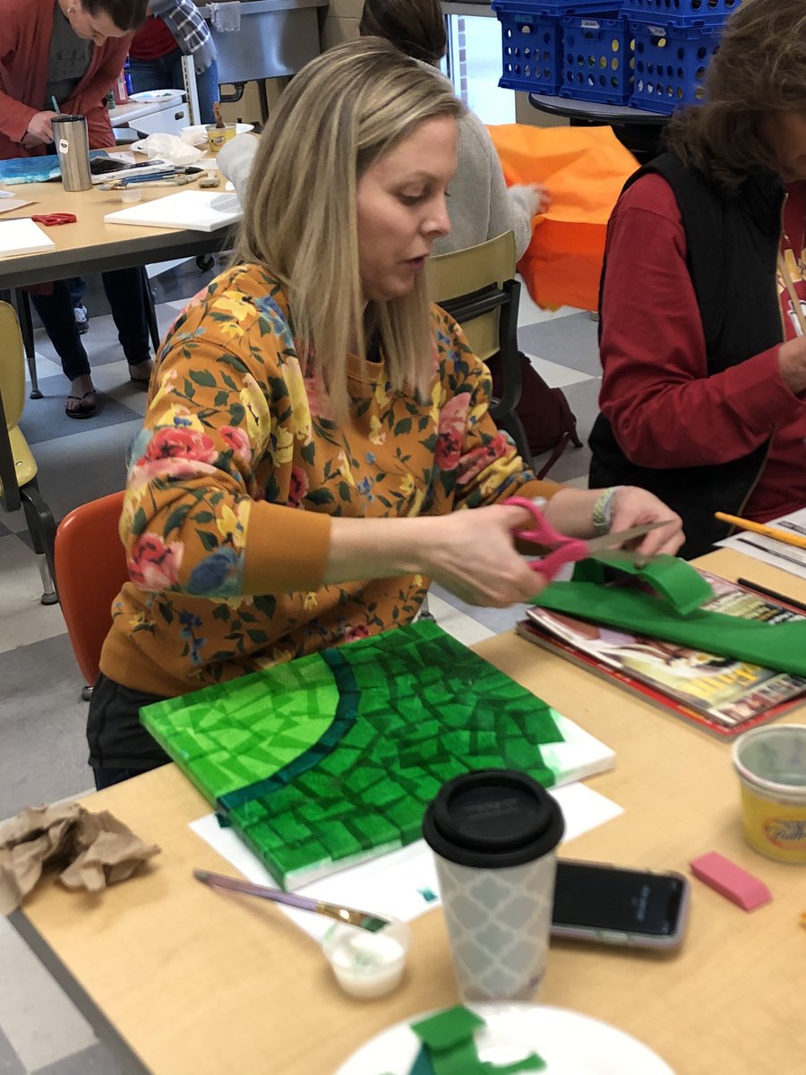 crayons_coffee's tweet image. Our school started off our PD day with painting #oneword2020 canvases. I cannot wait to see how they look around the school! 🤗  #UVlearn #313teach