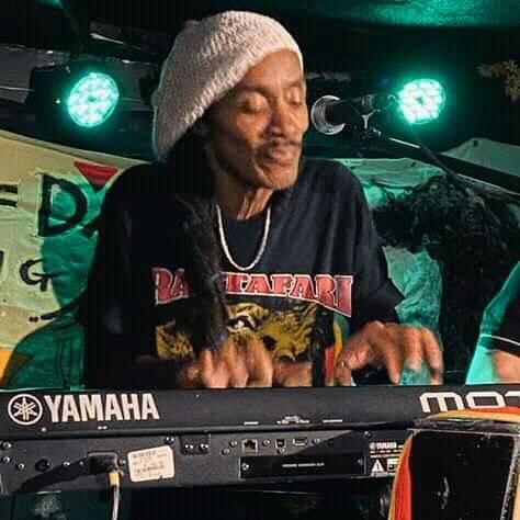 dezi fingazz tweet media