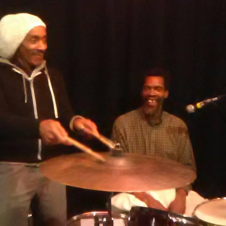 dezi fingazz tweet media