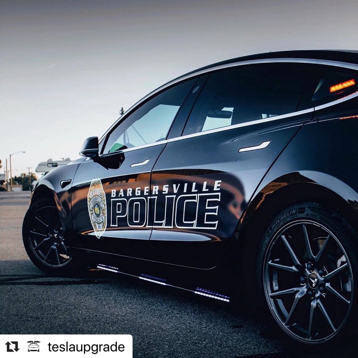 HG2Lighting's tweet photo. Shoutout to our outfitters Passive Security Solutions for putting our HG2 Siderunners on this gorgeous Tesla for Bargersville PD! ๐
โ Credit to @teslaupgrade on instagram for the great shot! ๐ธ
โ
#teslalove #teslaclub #teslapolice #policetesla #electriccar #tesla #madeintheusa https://t.co/zQubTtg41p