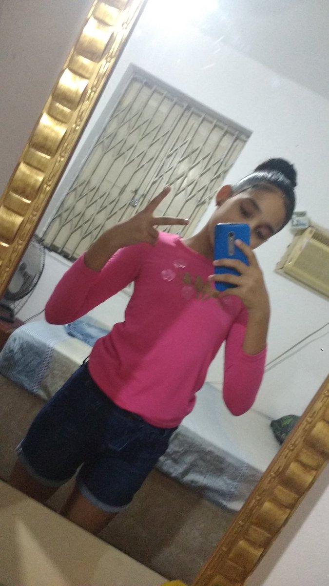 FabianaYasmim1's tweet photo. #rolezinho #cinema #compapis https://t.co/c9yOA2gY2u