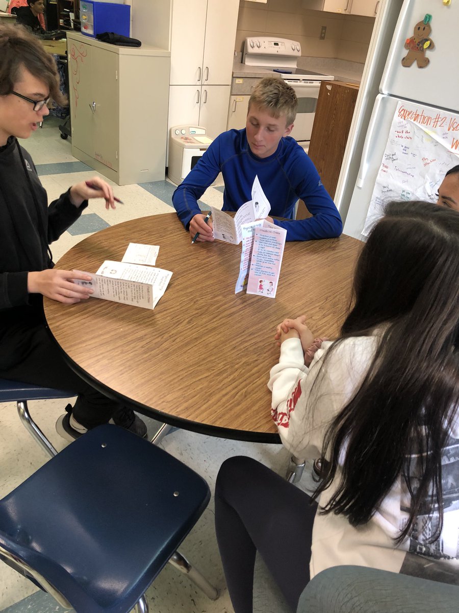 christine_bill's tweet image. ECE students are sharing their knowledge of healthy pregnancy through gallery walks! #learningthroughdoing #ECE #WeareRH