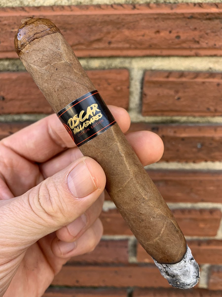 cigarlifeguy's tweet photo. The Ciseron Edition from Oscar! What a treat! 🔥🔥🔥💨💨💨Fantastic smoke! Great meeting a few of @ovcigars folks last week in Vegas #tpe2020 #tpe20
#cigar #cigars #botl #sotl #smoking #cigarlife #cigarlifestyle #cigarro #cigarians #pssita #cigarlover #cigarpic #cigarlifeguy https://t.co/MQUf3Kverb