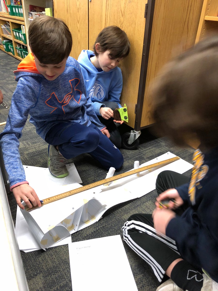 bvschulz4's tweet photo. STEM DAY! Creating bridges is inspiring, messy and fun work! #curiosity #community #BVROX https://t.co/oLdEcZY4hd