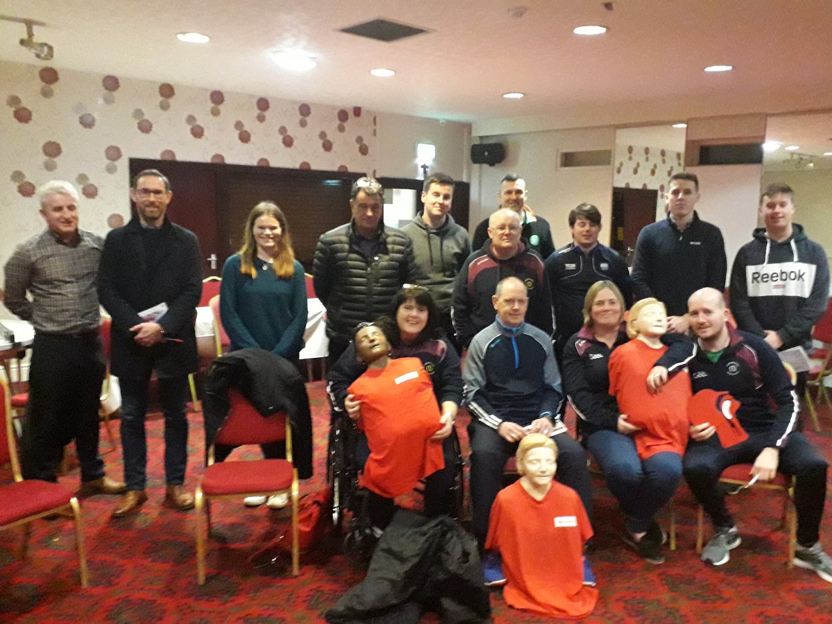 Great effort by everyone who completed Pitch Side First Aid Course tonight. Thanks to @StKentsPlace2B for the use of their facilities. @BPCGAA @oisinclg @GAAYouthJM @St_LawrencesGAA @StBrendansGAA @MarysManchester @StPetersGAAManc
