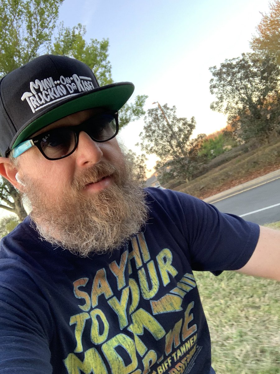 bd94s10's tweet photo. 2020 keep’n my miles up 🏃 & 🚲 • rollin’ the 29-inch @sebikes in perfect weather in FL! Remember “Sky’s The Limit” like Biggie said! ☁️
#OlDirtyBallard #MilesUp #OnDaRiseRide #SEbikes #BackToTheFuture https://t.co/pdmya8AL91